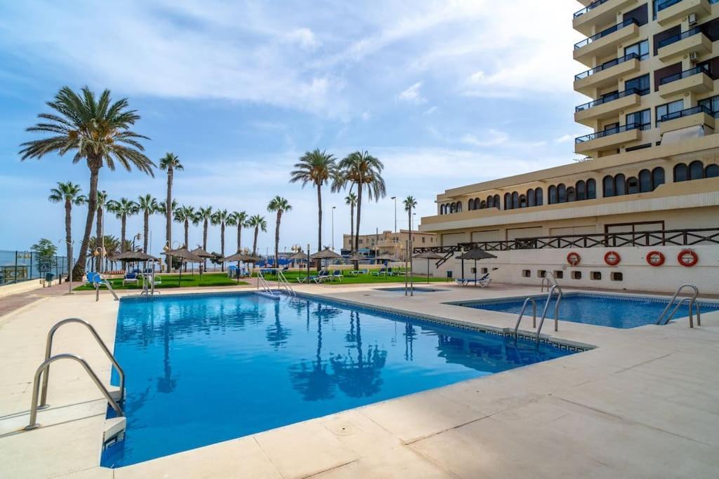 Апартаменты Apartamento A Pie De Playa Con Terraza Y Piscinas Бенальмадена Экстерьер фото